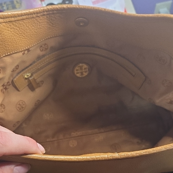Tory Burch Tan Shoulder Bag Like New condition . - Picture 6 of 10